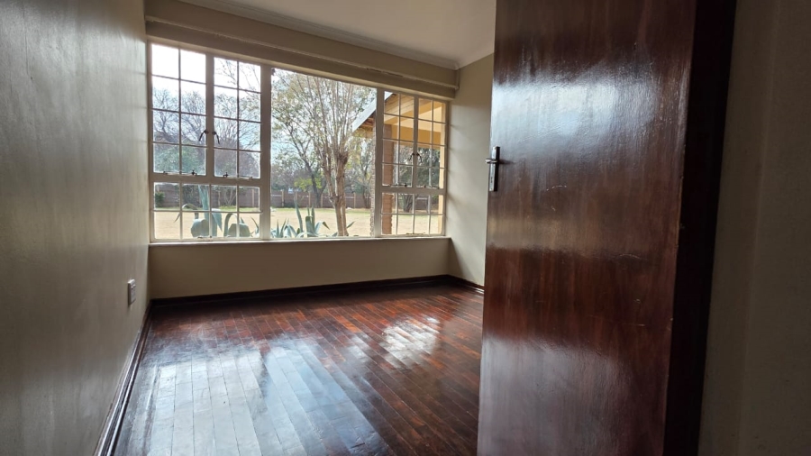 To Let 3 Bedroom Property for Rent in Flamwood North West